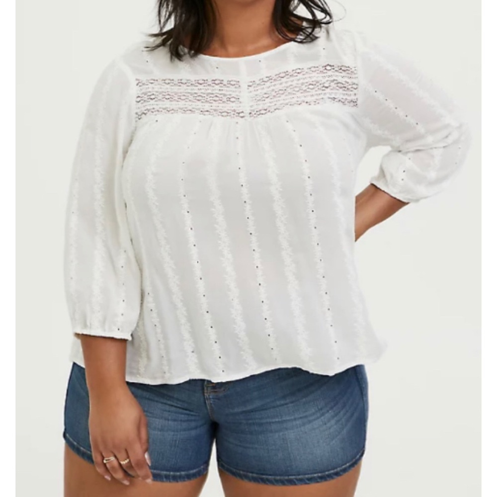 🆕 White Eyelet & Lace Embroidered Hi-Lo Blouse 2X
